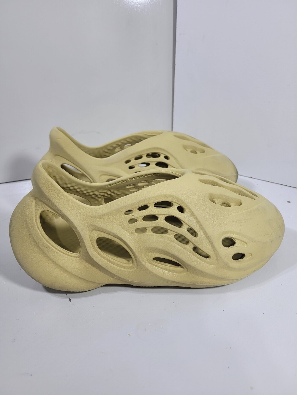 adidas Yeezy Foam Runner Sulfur GV6775 Men's Size 7 RNNR Kanye West Clog